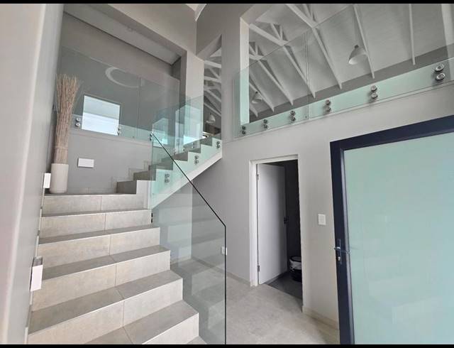 4 BEDROOM HOUSE FOR SALE IN DA GAMA BAY